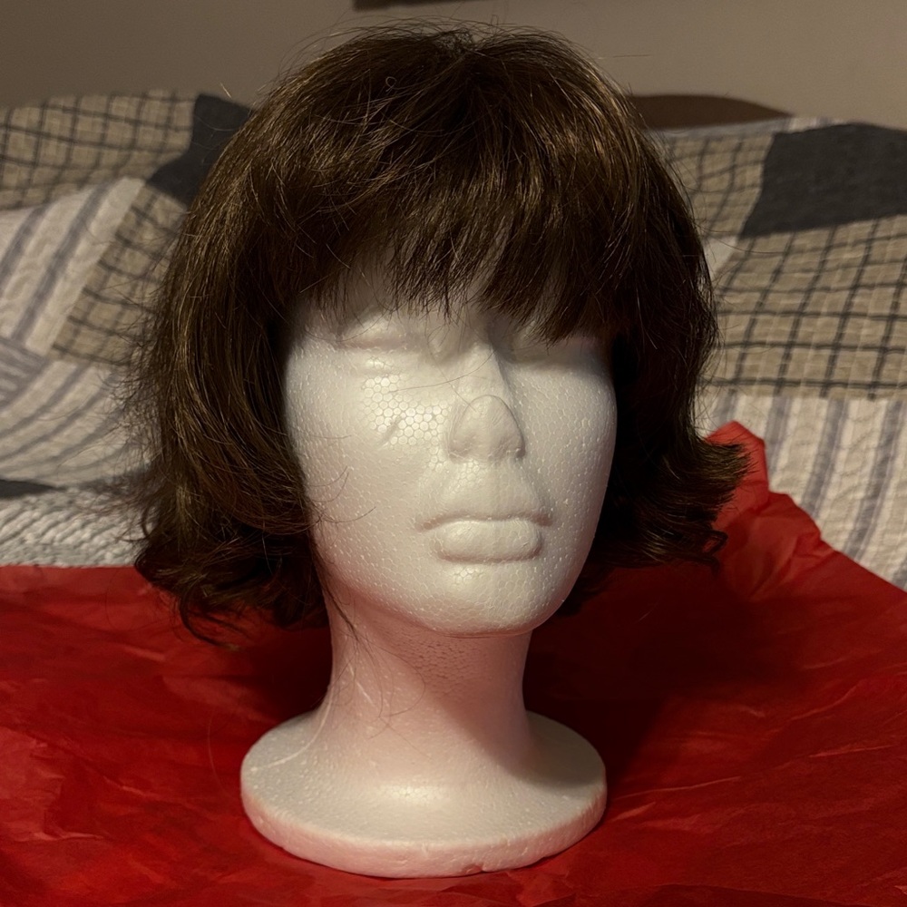 Jaclyn Smith-woman’s brown wig